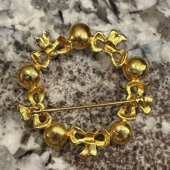 Elegant gold pendant with pearls - Picture 2 of 2